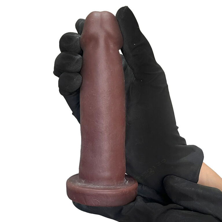 Pênis Médio 14,5cm x 3,5cm Realista Cyberskin Marrom - Imagem 6