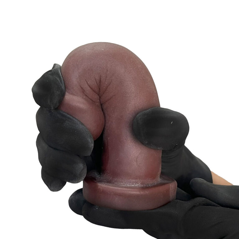 Pênis Médio 14,5cm x 3,5cm Realista Cyberskin Marrom - Imagem 13