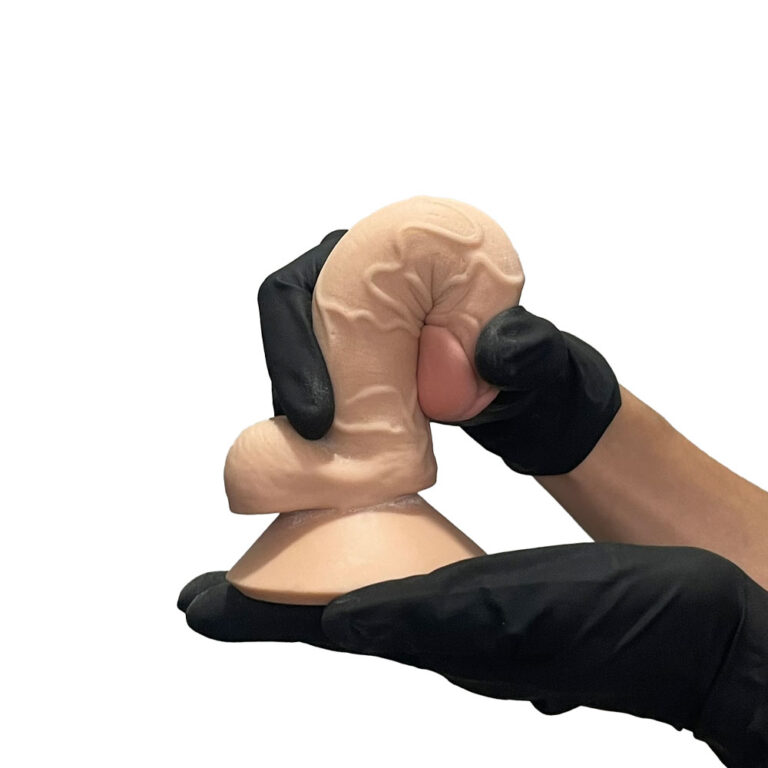 Pênis Pequeno 15cm x 3cm Realista Cyberskin Bege com Ventosa e Escroto - Imagem 13