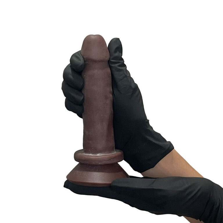Pênis Médio 15,5cm x 3,5cm Realista Cyberskin Marrom com Ventosa - Imagem 4