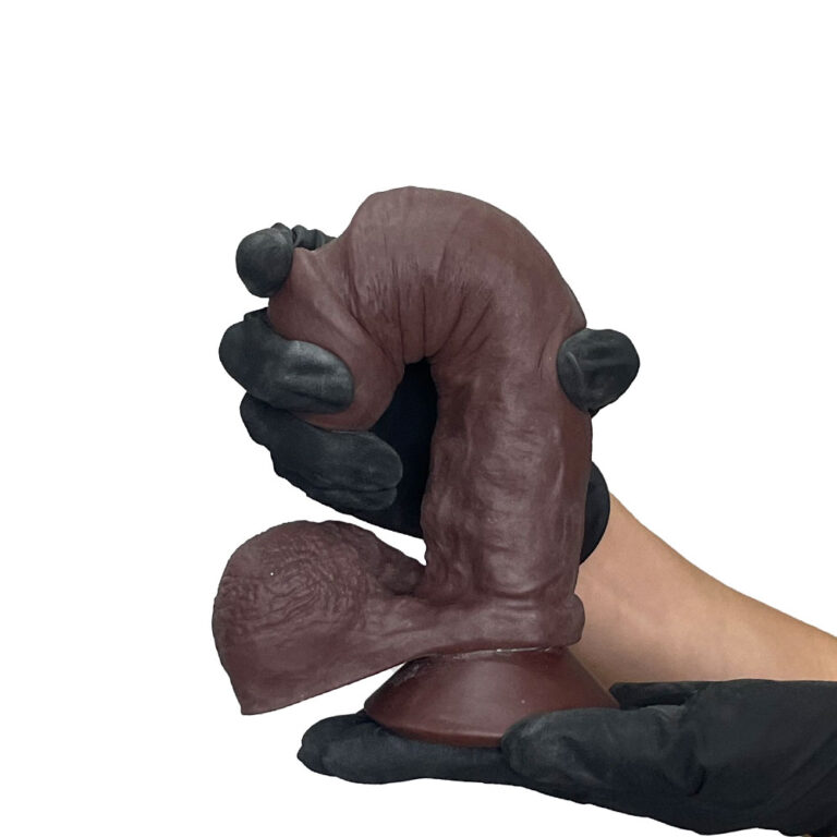 Pênis Grande 19,5cm x 4cm Realista Cyberskin Marrom com Ventosa e Escroto - Imagem 13