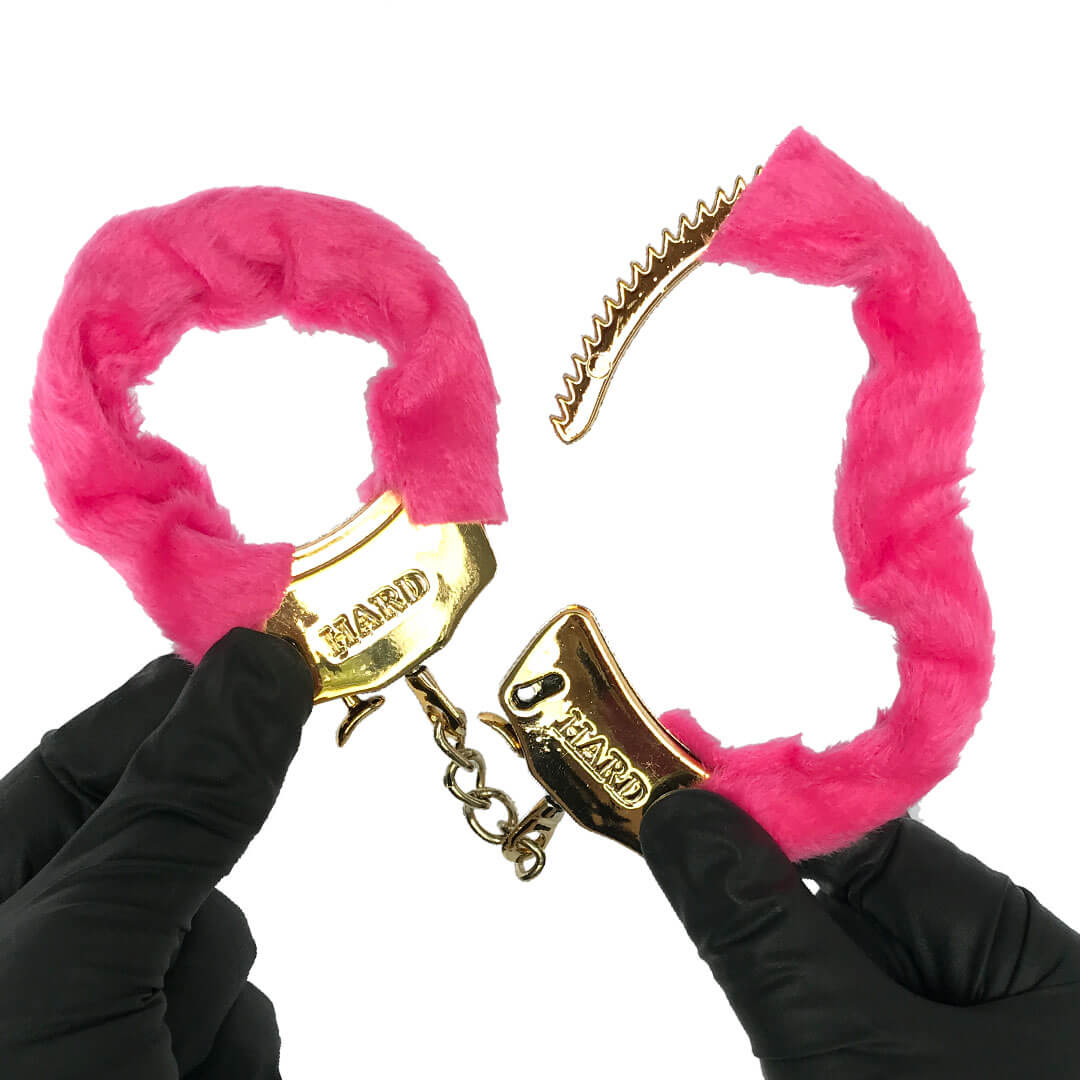 Algema Leve Sem Metal Dourada com Pelúcia Rosa com Chave - Filhos de ...
