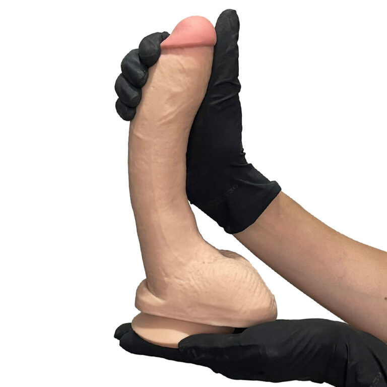 Pênis Grande 22cm x 4,5cm Recarregável com Vibração e Controle Remoto Realista Cyberskin Bege com Ventosa e Escroto - Imagem 4