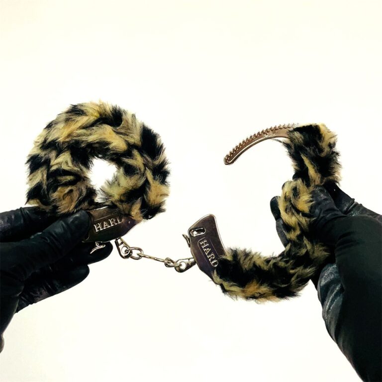 Algema de Metal Cromada com Pelúcia Onça e Chave - Imagem 5