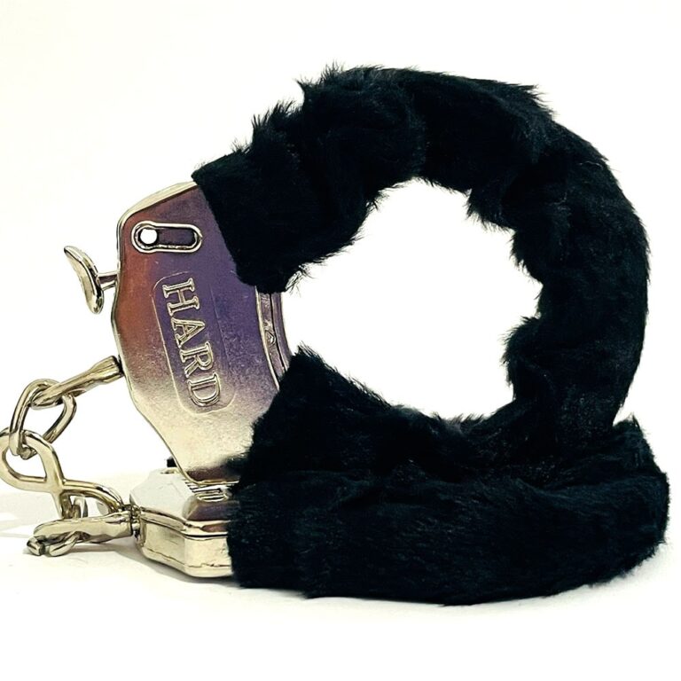 Algema de Metal Cromada com Pelúcia Preta e Chave