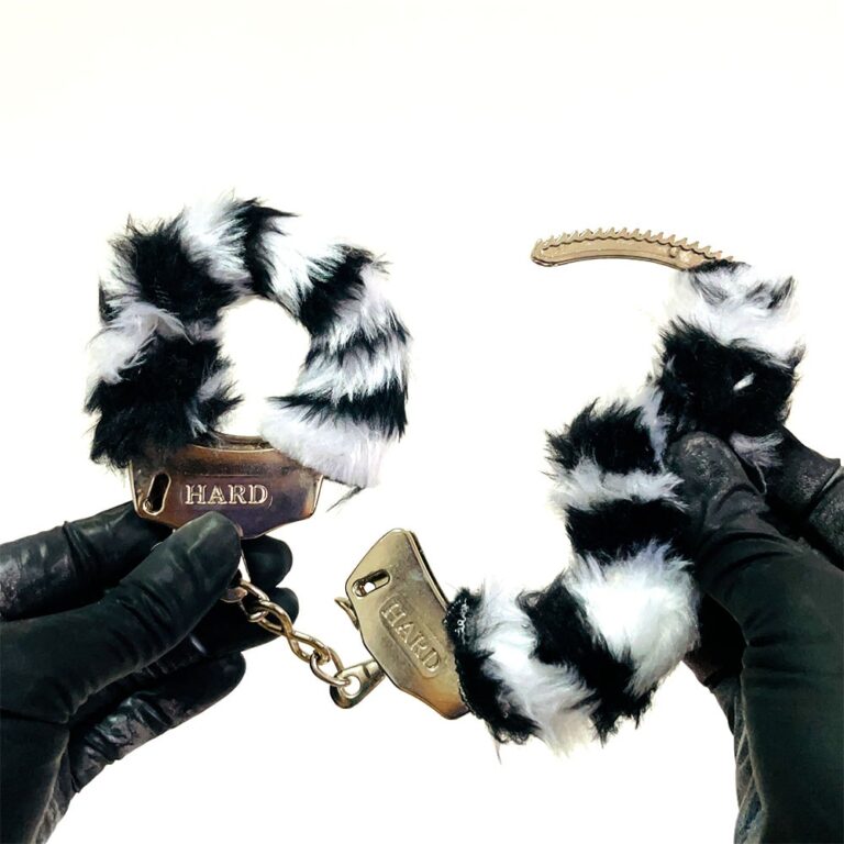 Algema de Metal Cromada com Pelúcia Zebra e Chave - Imagem 6