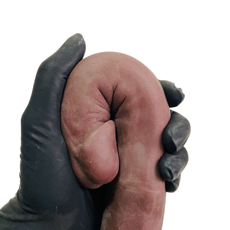 Pênis Duas Pontas / Duas Cabeças 31cmx3,5cm (15,5cm cada lado) Cyberskin Marrom - Imagem 15