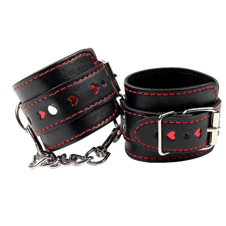 Algema Preta com Corrente e detalhes de Coração Vermelho