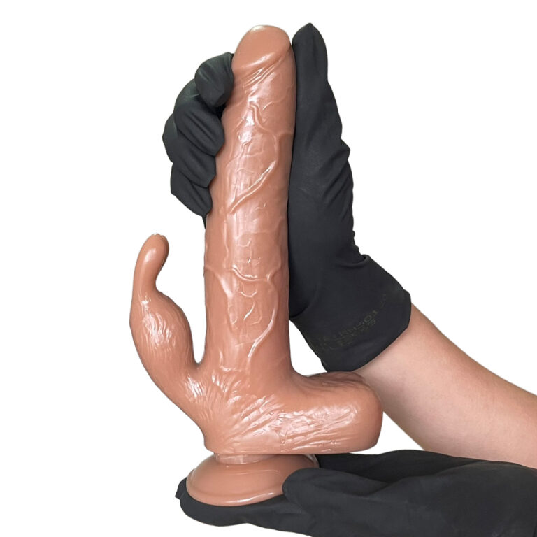 Pênis Grande 21cm x 3,5cm Recarregável com Vibração e estimulador de Clitóris com Controle Remoto Realista Cyberskin com Ventosa e Escroto - Imagem 4