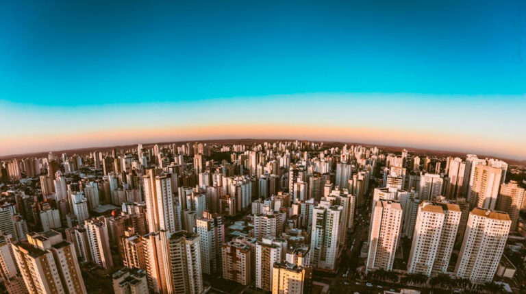 Vida noturna em Goiânia: lazer, gastronomia e acompanhantes de luxo na capital.